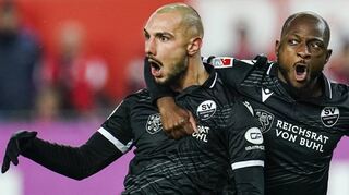 Die Stürmer des SV Sandhausen haben in der laufenden Saison wenig Glück: Wie gegen den 1. FC Kaiserslautern – hier jubeln Torschütze Ahmed Kutucu (l.) und David Kinsombi über das 1:0 – wollen die Angreifer vom Hardtwald gegen St. Pauli wieder feiern.