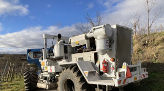 Schäden, die durch die 3d-Seismik solcher Vibrotrucks entstanden sind, werden laut Brühl BI von der Firma Geohardt nicht ernst genommen.