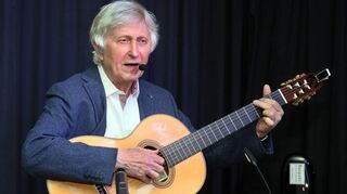 Älter und nachdenklicher, aber noch immer „Pfefferminz für die Seele“: Dieter Huthmacher im „Alten Bahnhof“.