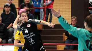 Mireia Torras Parera steuert fünf Treffer zum Erfolg der Kurpfalz-Bären in der Neurott-Halle bei.