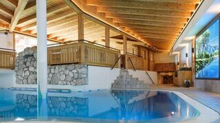 Richtig toll gemacht sind die Badelandschaften im Hotel wie der Indoor-Bergsee.