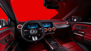 mid Groß-Gerau - Im Interieur ist die jüngste Generation des AMG-Performance-Lenkrads Standard.