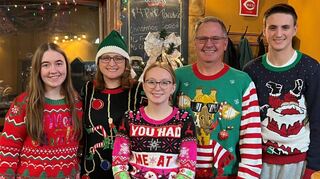 Anthea Reeb (v. l.) feiert gemeinsam mit ihrer Gastfamilie Weihnachten: Mutter Sarah, Schwester Jada, Vater Jeff und Bruder Jackson.