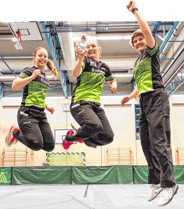 Melanie Berger (v. l.), Janina Simon und Marion Ott jubeln.