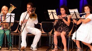 Die Blasinstrumentalisten, mit Lehrer Bernhard Vanecek, bilden ein solides Standbein der Jugendmusikschule.