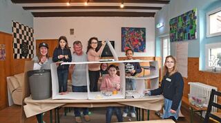 Die Kinder und Jugendlichen sammeln nicht nur Ideen und Wünsche, sondern sind auch mit Philine Steinborn und Harald Artmaier vom Postillion kreativ.