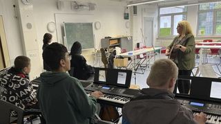 In der Musikgruppe werden bekannte Songs für die Kulturbühne der Neurott-Schule völlig neu interpretiert. Hier können sich Kreative besonders in Szene setzen.