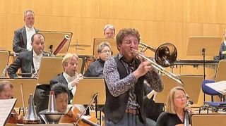 Zum ersten Mal spielte er vor seinem Philharmonischen Orchester Würzburg: Solist Nicolai Hauptmann mit dem Posaunenkonzert von Henri Tomasi.