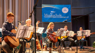 Das Gitarrenensemble Ketsch versteht es prima, den Saiten zauberhafte Melodien zu entlocken.
