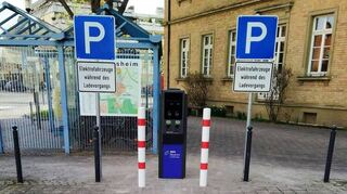 Diese Ladestation am Parkplatz neben der Friedrich-Ebert-Schule ist schon länger in Betrieb. Bald soll es mehr Lademöglichkeiten in der Gemeinde geben, auch wenn noch nicht abschließend geklärt ist, wo diese hinkommen.