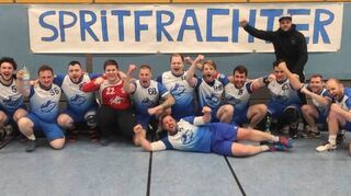 So könnten die Zuschauer die Spieler der zweiten Mannschaft nach einem Sieg jubeln sehen – wenn den Aufstieg feiern dürfen.