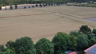Rechts unten ist die Markusschule zu erkennen, darüber ein Grünstreifen, an den an-grenzend in Richtung Norden die Sportanlage errichtet werden soll.
