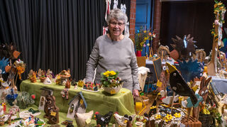 Gertrud Linsbauer ist eine Bastlerin, die auf mehreren Kunsthandwerksmärkten in der Region aktiv ist.