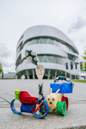 mid Groß-Gerau - Osterbastelaktionen für Kinder im Campus des Mercedes-Benz Museums. Während der baden-württembergischen Osterferien vom 6. bis 15. April 2023 gibt es das Angebot täglich.