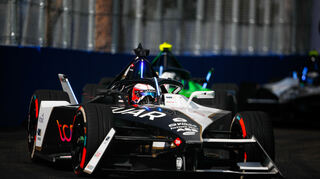 mid Groß-Gerau - Vor 23.000 Zuschauern im Sambadrom von Sao Paulo feierte Mitch Evans seinen ersten Sieg im neuen Gen 3-Jaguar I-Type 6.