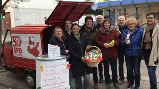 Jutta Menssen (v. l.), Gabriele Knapp, Neza Yildirim, Renate Hettwer, Günter Schöner, Dagmar und Walter Engelhardt, Renate Schöner und Andrea Schröder-Ritzrau.