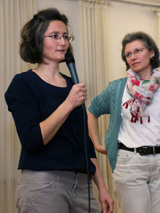 Nora Klein und Sabine Fröhlich gestalten den informativen Abend.