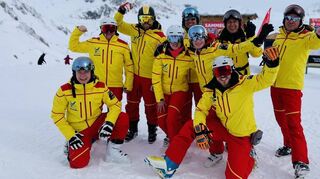Prächtige Stimmung auf den und abseits der Pisten: Im Skigebiet Samnaun/Ischgl geht es hoch her.