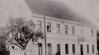 Das traditionsreiche Gasthaus „Zur Traube“ der Familie Zobeley in der Schwetzinger Straße vor über 100 Jahren.