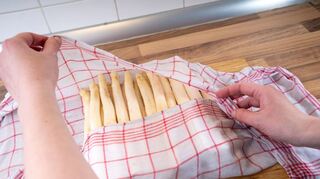 Weißer Spargel mag es feucht und kalt.