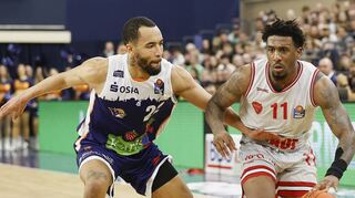 Voll fokussiert müssen Würzburgs Top-Scorer Stanley Whittaker (am Ball) und „seine“ Baskets im Liga-Endspurt sein, um tatsächlich die Playoffs zu erreichen. Dafür ist das Spiel in Bamberg schon extrem wichtig.