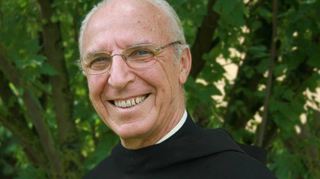 Seit über 60 Jahren ist Pater Fidelis das Herz und die Seele der Abtei Münster-schwarzach. Nun wird er 85 Jahre alt.