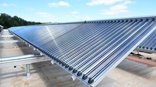 Zu den Optionen, die die MVV Regioplan für Oftersheim und Schwetzingen untersuchen soll, zählt auch die Solarthermie – obwohl es wohl keine so große Anlage geben wird wie diese hier in Tübingen.