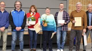 Geehrte Sportler und Funktionäre: Wolfgang Sattel, Tobias Haak, Marion Helten, Gabriele Hübner, Axel Schulz, Heinz Wollburg und Vorsitzender Claus-Uwe Hummel.