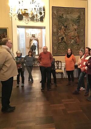 Dr. Wagner führt kenntnisreich durchs Bruchsaler Schloss.