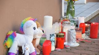 Hockenheimer drücken ihre Betroffenheit mithilfe einer Gedenkstätte aus.