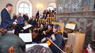 METADATEN aus dem DC-Upload-Tool:

Bildtext: Schwetzingen Ostersonntag St. Pankratius, Gottesdienst mit Orchester und Chor 09.2023 , Bild: Lenhardt

Hochgeladen von:
Norbert & Dorothea Lenhardt / SZ Freie Mitarbeit (doro-lenhardt@t-online.de)

Bildrechte:
1.) Ich bin berechtigt, die hochgeladenen Bilder der Mediengruppe Dr. Haas GmbH zur Verfügung zu stellen. Die Bilder dürfen in den gedruckten Ausgaben des "Mannheimer Morgen", "Südhessen Morgen", "Bergsträßer Anzeiger", "Schwetzinger Zeitung/Hockenheimer Tageszeitung" sowie "Fränkische Nachrichten" inklusive deren Internetauftritte (www.mannheimer-morgen.de, www.bergstraesser-anzeiger.de, www.schwetzinger-zeitung.de und www.fnweb.de)
2.) Es wird ein vollumfängliches einfaches Nutzungsrecht ohne zeitliche Beschränkung eingeräumt.
3.) Ich versichere, dass die abgebildeten Personen einer entsprechenden Veröffentlichung zugestimmt haben. Die Bilder dürfen bearbeitet und archiviert werden.

4.) Die Bilder dürfen in Social-Media-Kanälen wie Facebook und Instagram genutzt werden.

Nutzung: Kostenpflichtig nutzbar

ID im DC-Upload-Tool: 31751