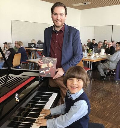 CDU-Vorsitzender Andreas Sturm und der begabte junge Pianist Anselm Inselmann bei der „Aktiv im Alter“-Veranstaltung.