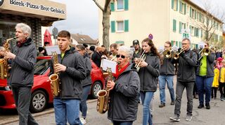 Die Mitglieder des Musikvereins nehmen am Sommertagszug teil. Es ist die erste größere Auftrittsmöglichkeit seit der Pandemie.