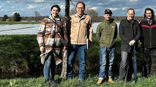 Bei einem gemeinsamen Vor-Ort-Termin von Dr. Andre Baumann, den Reilinger Grünen, Dominik Mattern und Oliver Bender stand das Ufer des Kraichbachs im Mittelpunkt.
