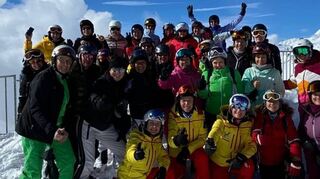 Zum Ende der Saison lädt der Skiclub zur Frauenfreizeit nach Sölden ein. Hier gibt es neben bis zu 15 Kilometer langen Abfahrten auch eine Erlebniswelt zum 007-Film „Spectre“.