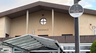 Freies Wlan gibt es jetzt nur noch hier an der Ketscher Rheinhalle und an der Neurotthalle – weil es von Besuchern von Veranstaltungen durchaus genutzt wird.