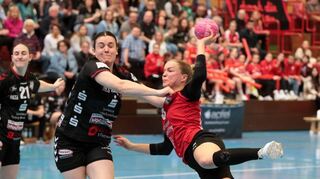 Hier erzielt Ketschs Amelie Möllmann einen ihrer sieben treffer. Am Ende reicht es aber für die Bären nicht zum Heimsieg.