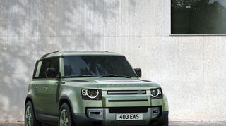 mid Groß-Gerau - Das Sondermodell des Defender fängt den Geist von 75 Jahren Land Rover ein: zum Beispiel mit seiner Lackierung in Grasmere Green.