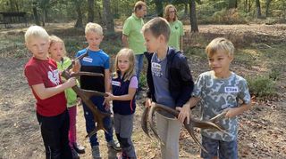 Dieses Foto zeigt Kinder beim Sommerferienspaß des Förderkreises Wildgehege im vergangenen Jahr. Mit diesem kooperiert das Juz 2023 erneut.