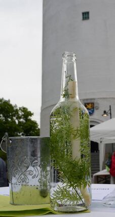 Spargel steht sogar als Dekoration im Mittelpunkt.