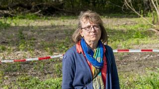 Die Speyerer Umweltdezernentin Irmgard Münch-Weinmann vor der Auwaldfläche, die mit ihrer Zustimmung für die U-Boot-Landung kahlgeschlagen wurde.