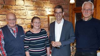 Im Einsatz für die „Muddaschbrooch“ in der Kurpfalz (v. l.): Professor Dr. Hans-Peter Schwöbel, HKK-Vorsitzende Heidrun Engel-hardt-Geiß, Umweltstaatssekretär Dr. Andre Baumann und Winfried Wolf vom Kulturforum.