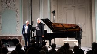 Pianist Gerold Huber (links) und der eingesprungene Sänger Werner Güra sorgen für einen hochklassigen Auftakt der Schwetzinger Festspiele.