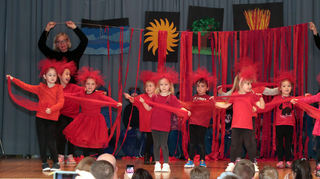 Der Kindergarten St Martin zeigt eine "Reise ins Farbenland".