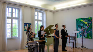 Nach dem Rundgang gestalten unter anderem Min Young Kim, Annike Debus und Stijn Ritzen ein Konzert im Palais Hirsch.