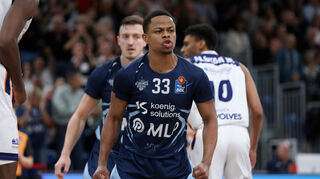 Eric Washington beim Spiel gegen die Rostock Seawolves (Archivbild). Beim Spiel gegen den Mitteldeutschen Basketball Club aus Weißenfels war er bester Werfer.