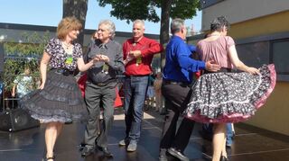 Die Tänzer der Spargel Spinners bringen 2018 den Squaredance in den Pfarrhof nach Schwetzingen.