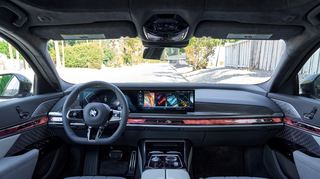 mid Groß-Gerau - Radio spielt im Auto eine wichtige Rolle und muss jederzeit und einfach auffindbar sein.