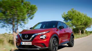 mid Groß-Gerau - Als Sondermodell N-Style kommt der Nissan Juke in auffälligem Rot, mit 17-Zöllern und getönten Heckscheiben.