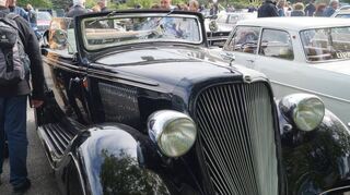 Der Hudson Terraplane Cabriolet, Baujahr 1934, hat einen Sechszylinder-Motor mit 101 PS, die ihn auf maximal 125 Stundenkilometer bringen.